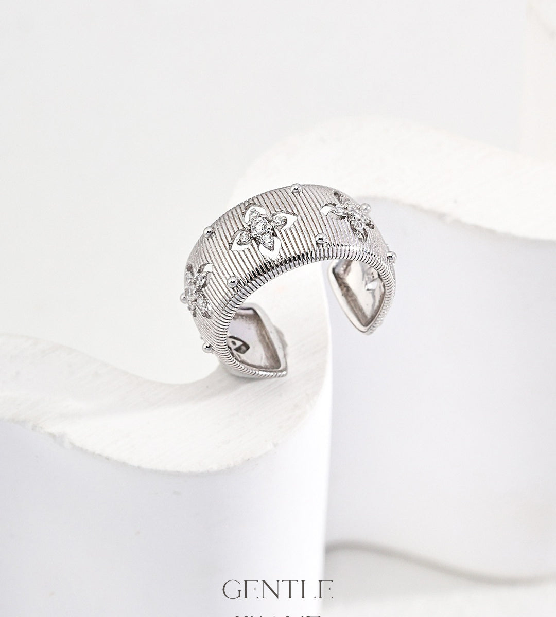 Gentle Wave Vintage Gold Textured Ring with Zircon J0252-2