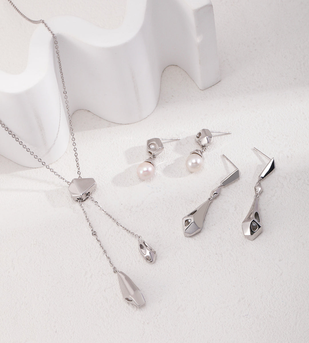 GentleWaveCo Adjustable Pearl Choker & Lariat Necklace - Pure Silver in White Gold & Vintage Gold D0465