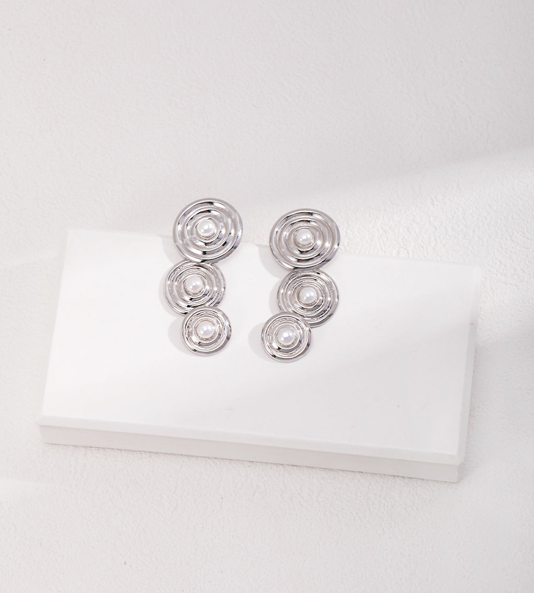 Gentlewaveco  Minimalist Natural Pearl Elegant Stud Earrings E01045