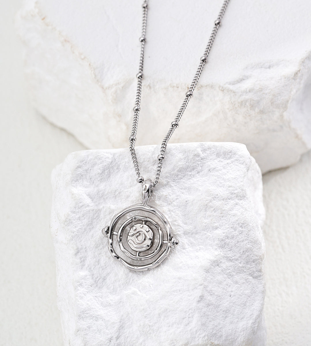 Gentlewaveco Vintage Elegant Pendant Necklace D0551