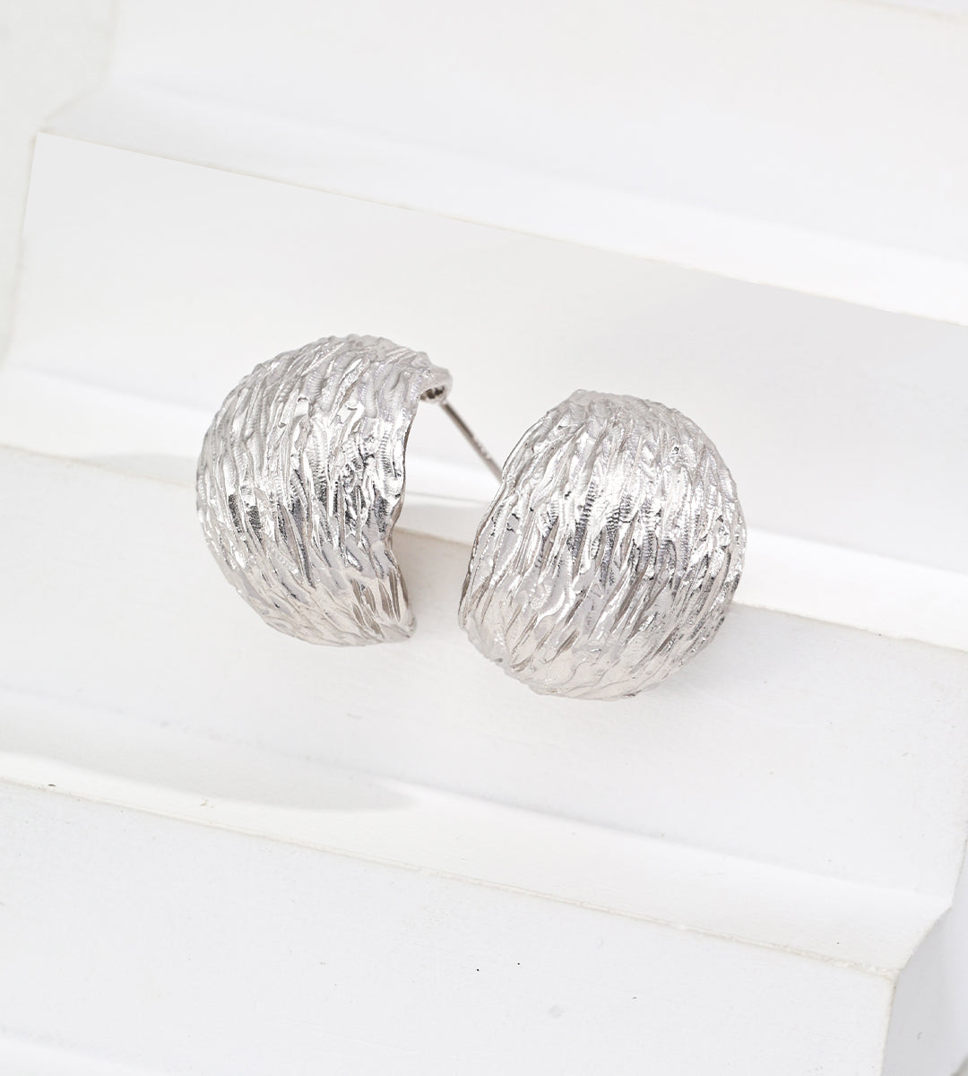 Gentlewaveco Artisan Carved Textured Vintage Stud Earrings E01258