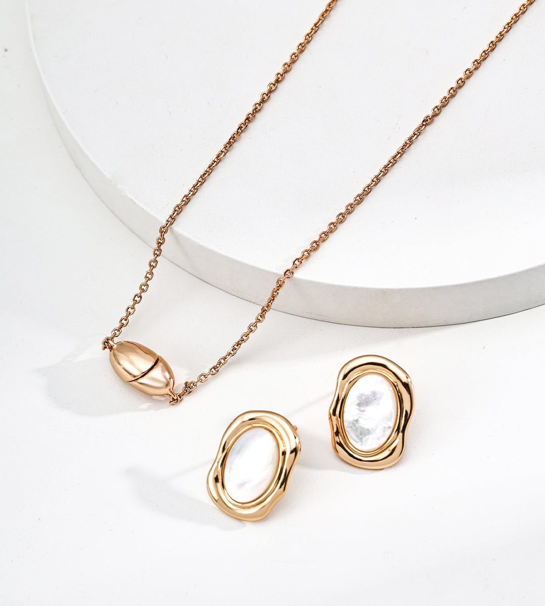 GentleWaveCo Magnetic Snap Necklace - Innovative Minimalist Design D0612-2